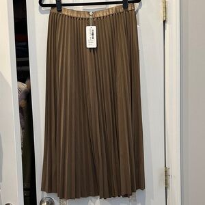 Sadie & Sage Tan Pleated A-Line Skirt